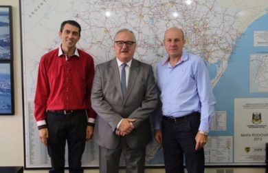 Prefeito Dionisio visitou a Secretaria dos Transportes do Estado