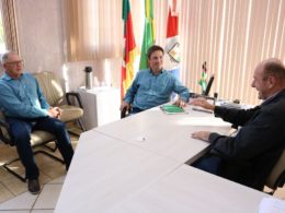 Prefeito Dionisio recebeu a visita dos gestores da Cotrisoja