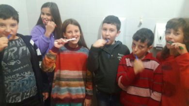 Manter dentes e gengivas saudáveis é fundamental para o bem estar das pessoas