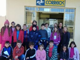 Alunos visitam a Agência dos Correios do Município