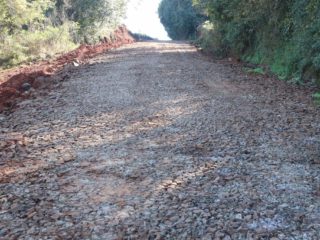 Prefeitura realiza manutenção de estradas do interior