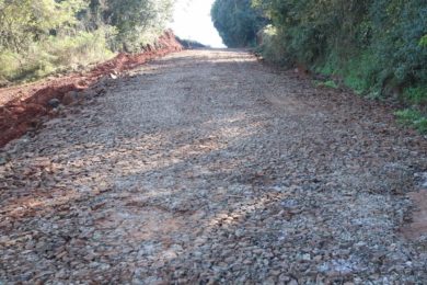 Prefeitura realiza manutenção de estradas do interior