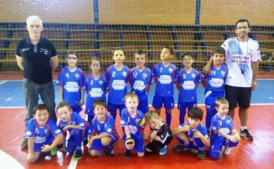 Escolinha Multiesportiva entrega fardamento
