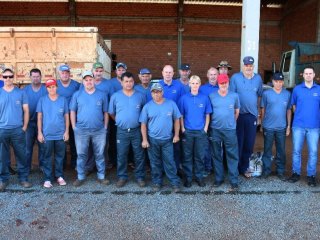 Prefeitura de Lagoa entrega uniforme para os servidores de obras