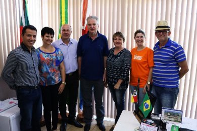 Prefeitura de Lagoa realiza repasse para APAE de Tapera