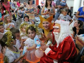 EMEI Rainha realizou apresentação de Natal