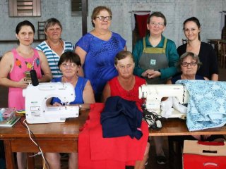 OASE de Linha Kronenthal promoveu curso de corte e costura