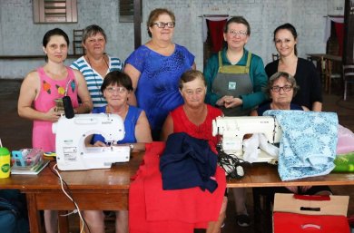OASE de Linha Kronenthal promoveu curso de corte e costura