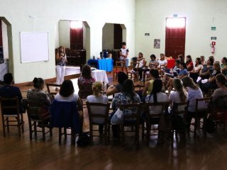 Nova secretária de Educação foi apresentada em encontro com profissionais da rede municipal de ensino