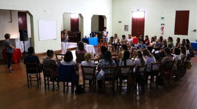 Nova secretária de Educação foi apresentada em encontro com profissionais da rede municipal de ensino