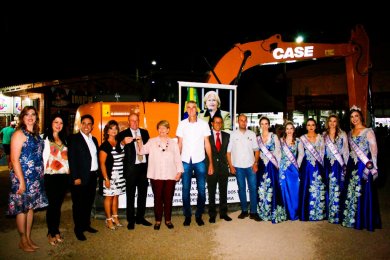Administração Municipal de Lagoa dos Três Cantos adquiriu uma escavadeira hidráulica com emenda parlamentar da Senadora Ana Amélia Lemos e contrapartida municipal