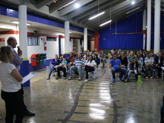 EMEI Rainha realizou reunião com pais