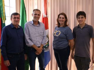 Vice-Prefeita Juli recebeu a visita do candidato a Presidente da FAMURS