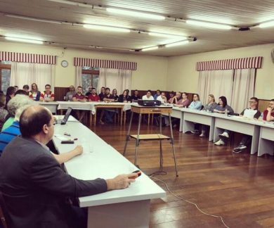 Coordenadores do Grupo Folclórico Cultivo do Passado participaram da Assembleia da Associação Cultural Gramado