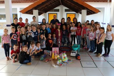 Secretaria de Educação adquiriu diversos brinquedos para as Escolas Municipais