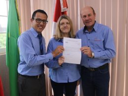 HOMENAGEM A SERVIDORA PÚBLICA VERA LÚCIA DA SILVEIRA KUHN