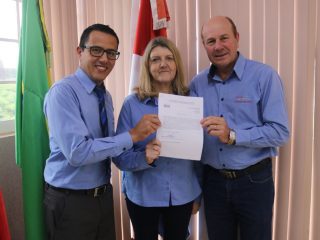 HOMENAGEM A SERVIDORA PÚBLICA VERA LÚCIA DA SILVEIRA KUHN