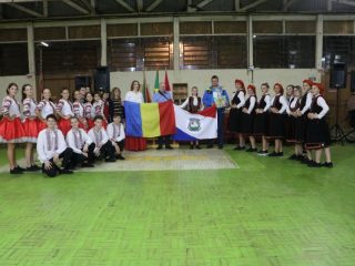 MOSTRA GAÚCHA COM APRESENTAÇÕES DA DELEGAÇÃO ROMENA