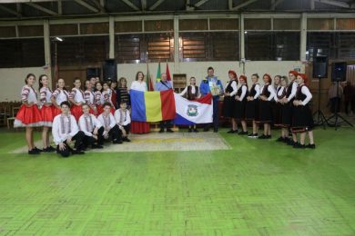 MOSTRA GAÚCHA COM APRESENTAÇÕES DA DELEGAÇÃO ROMENA
