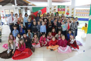 CHURRASCO NA ESCOLA MUNICIPAL PROFESSORA EIDA DA SILVEIRA