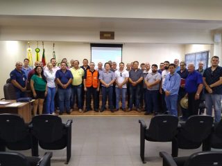 PREFEITO MUNICIPAL PARTICIPA DE REUNIÃO EM QUINZE DE NOVEMBRO/RS