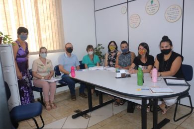 Calendário escolar, planejamento do ano letivo e formação pedagógica foram temas de reunião na SMECTDL