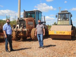 Prefeito e Secretário de Obras acompanham atividades no interior