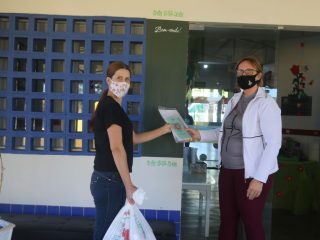 Prefeitura de Lagoa dos Três Cantos distribui kits alimentícios para os alunos do município