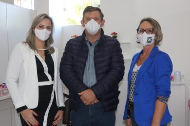 Empresária Vânia Lange, Prefeito Sergio Lasch e Agente Administrativa  da Secretaria de Saúde Sandra Simon