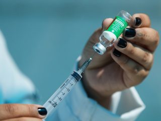 Secretaria de Saúde de Lagoa dos Três Cantos aplicou a primeira dose da vacina contra Covid na população a partir dos 55 anos