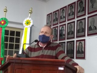 Secretário de Saúde atendeu convite da Câmara de Vereadores e esteve em sessão trazendo informações aos edis