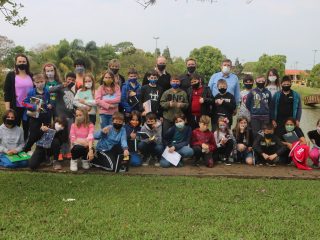 Estudantes de 4º anos da EMEF Professora Eida da Silveira visitaram a Prefeitura Municipal e Câmara de Vereadores em Lagoa dos Três Cantos