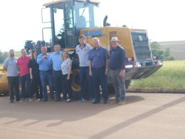 Pá carregadeira é a mais nova aquisição da prefeitura de Lagoa dos Três Cantos