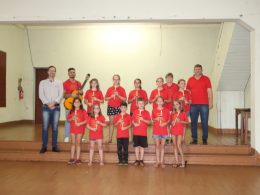 Grupo de Flauta Doce recebe camisetas