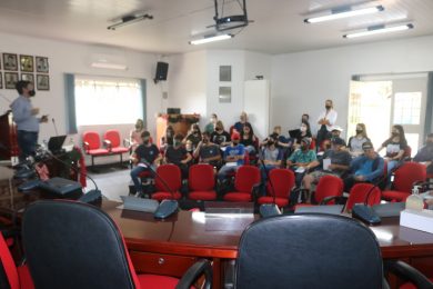 Desenvolvimento Econômico de Lagoa dos Três Cantos promoveu palestra para alunos do município
