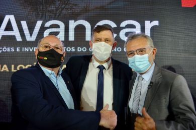 Deputado Aloísio Classmann, Prefeito Sérgio Lasch e Secretário de Articulação e apoio aos Municípios Luiz Carlos Busato