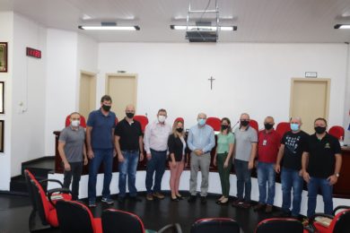 Lideranças três-cantenses receberam a visita do deputado estadual Dirceu Franciscon