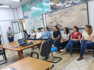 No Dia Internacional das Mulheres, administração presta homenagem às servidoras do Município