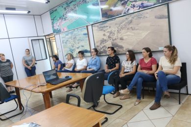 No Dia Internacional das Mulheres, administração presta homenagem às servidoras do Município