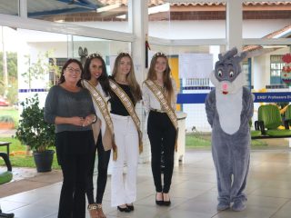 Lagoa dos Três Cantos: Coelhinho da Páscoa levou cestas com doces para os alunos do Município