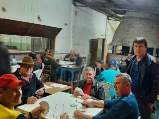 Municipal três-cantense de canastra masculino edição 2022 teve início quarta-feira (8) com os seguintes jogos