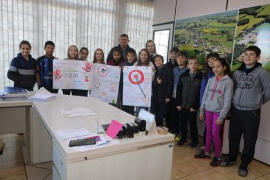 Estudantes três-cantenses do 5º ano B realizam campanha de combate ao mosquito Eedes Aegypti