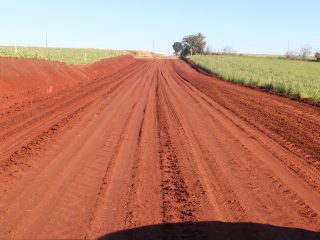 Secretaria de Obras de Lagoa dos Três Cantos deu início as obras de terraplanagem para pavimentação asfáltica