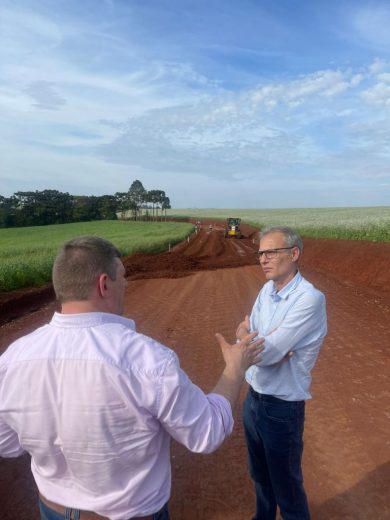 Secretário Estadual de Desenvolvimento Urbano e Metropolitano Rafael Mallmann vistoriou obras de asfaltamento em Lagoa dos Três Cantos