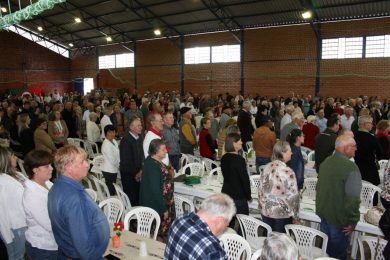 Cerca de 700 almoços na confraternização da melhor idade