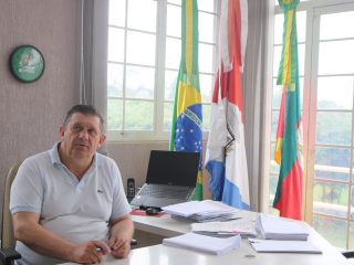 Prefeito Sergio Lasch volta do período de férias