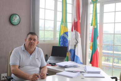 Prefeito Sergio Lasch volta do período de férias