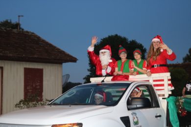 Final da tarde e início da noite de sexta-feira (23) foi de encerramento das atividades da Hidroginástica e Papai Noel nas ruas
