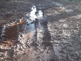 Posto de abastecimento de pulverizadores está sendo usado para lavagem de caminhões betoneiras e descarte de embalagens plásticas