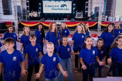 Momentos especiais da participação do Coral Infanto-Juvenil, Banda Municipal e Grupo de Flauta Doce no Momento Cultural da Lagoa Fest, domingo (19)